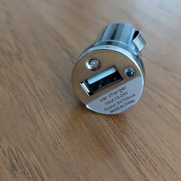 Georgia Tech GT Car Lighter USB Charger Essential for the Yellow Jacket Driver - Picture 3 of 4